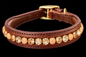 Handgenähtes Lederhalsband mit Strasssteinen ✨